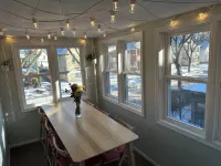 Charming 2-bedroom apartment in fabulous Minneapolis with AC, WiFi