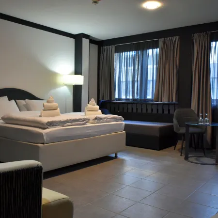 Tibet Hotel am Airport