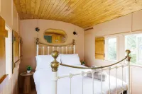 Beautifully Restored WW2 Carriage - Sleeps 6