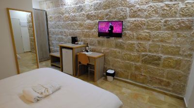 Superior Double Room St. George’s Cathedral Pilgrim Guesthouse – Jerusalem Photo