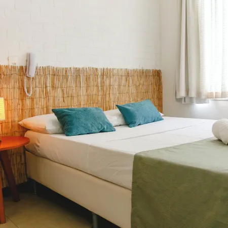 Palace Beach Hostel Отели рядом с достопримечательностью «Леблон»