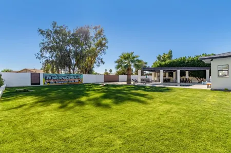 5BR Resort-style Oasis 2 Primary s Cabana Gameroom