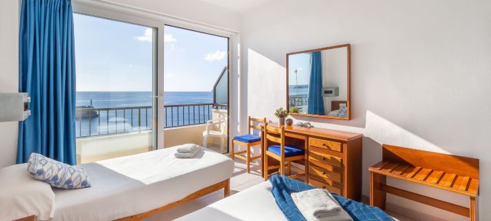 Hostal Port Corona Llevant otelleri