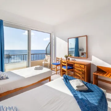 Hostal Port Corona