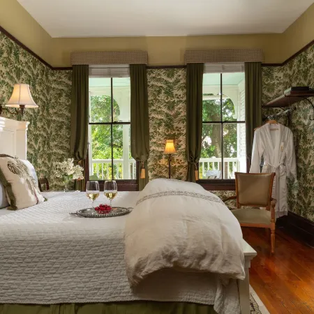 Azalea Inn and Villas