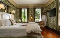 Azalea Inn and Villas