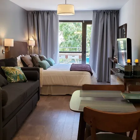 Urbana Suites & Studios 440