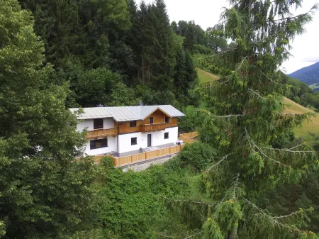 Chalet in Bruck Near Zell am See Ski Slopes Отели в г. Брукк-ан-дер-Гросглоккнерштрасе