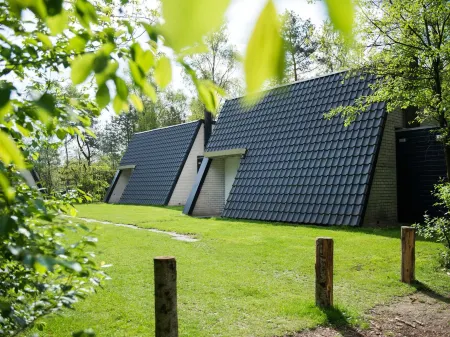 Forest-Edge Family Bungalow Отели рядом с достопримечательностью «Jachthuis St. Hubertus»