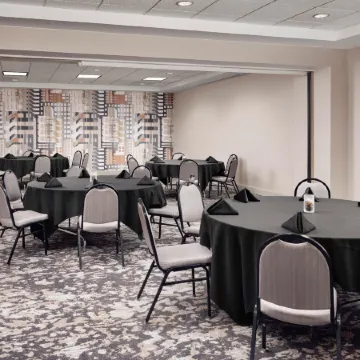 Hilton Garden Inn Detroit Downtown Отели рядом с достопримечательностью «Стадион «Форд Филд»»