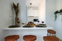 Phaedrus Living: Seaside Luxury Flat Lighthouse 62