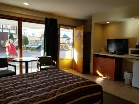 黑鷹套房汽車旅館