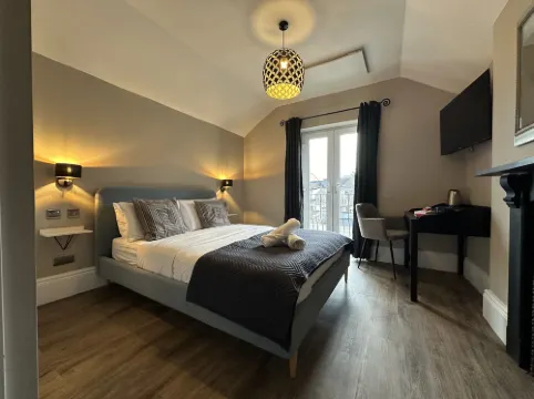 Number One Hundred Bed and Breakfast