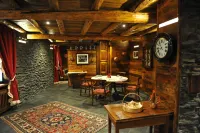 Café Quinson Relais de Charme Hotels in Ла-Саль