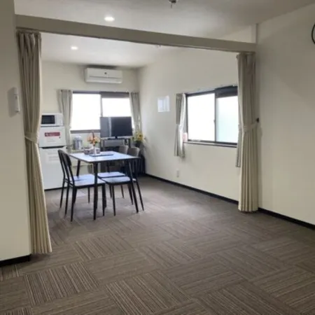 Guest House Shine Bright Отели рядом с достопримечательностью «Парк аттракционов Kashii Kaen Sylvania Garden»