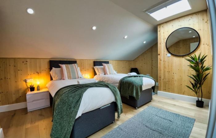 Green Mews 2 with Free Parking - by My Getaways