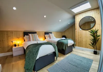 Green Mews 3 with Free Parking - by My Getaways