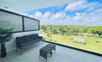 Luxury Apartment with Pool and Golf View
