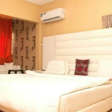 Westbro Hotel and Suites
