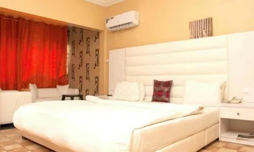 Westbro Hotel and Suites