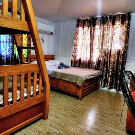 3 Bed House - Sleeps 20 - Pets - Pool - Garden
