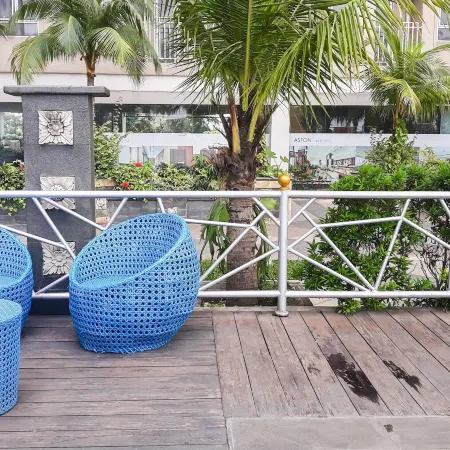 Comfortable 2 Bedrooms @ Titanium Square Apartment Отели рядом с достопримечательностью «Торговый центр Cibubur Junction»