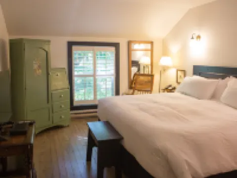 The Little Inn of Bayfield Hotels in Huron County