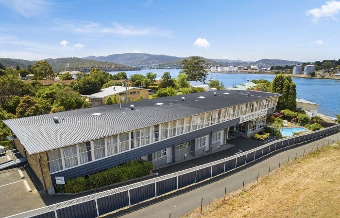 Waterfront Lodge Motel