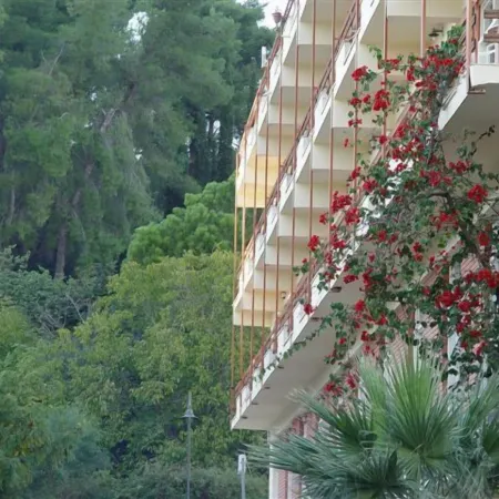 Neda Hotel