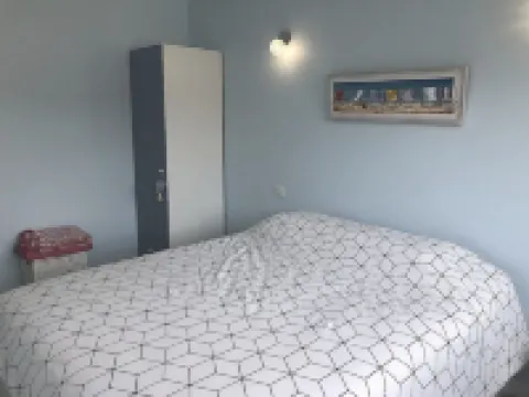 Large 4-person 1st floor apartment on the seafront.  FROM SATURDAY TO SATURDAY