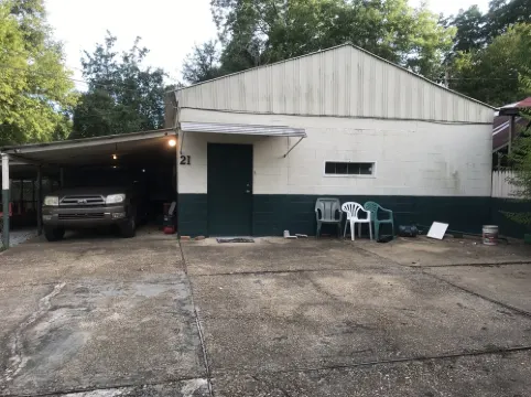 Pan Am Industry Building - Plenty of outside space