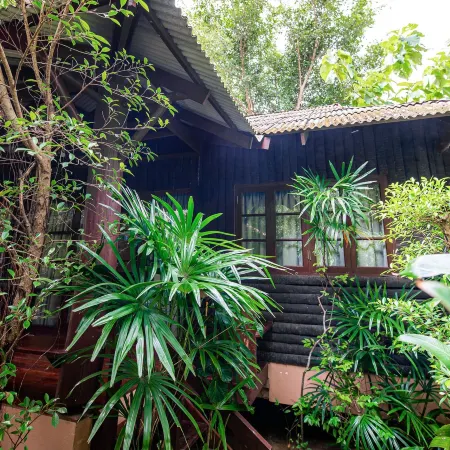 Baan Klang Aow Beach Resort