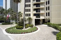 Charming 2-bedroom 2 bath oceanfront condo with pool and private beach