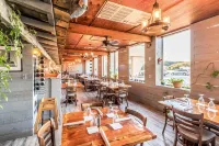 Crystal Coast Oceanfront Hotel - Parkplatz
