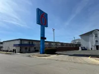 Motel 6 Joliet, IL - I-80