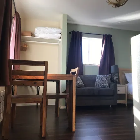 Alaskan Waterfront Studio Apartment (Wolf Suite) Vacation Rental