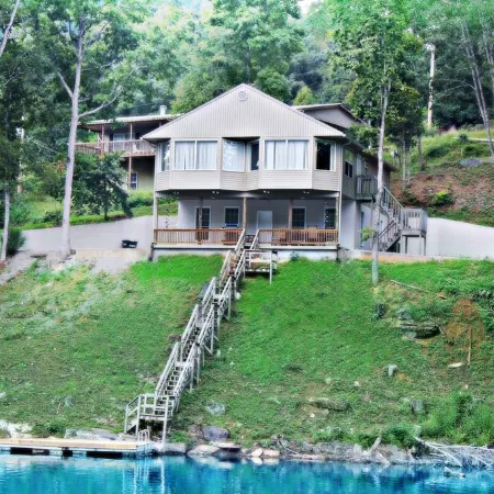 Tiltn Hiltn Beautiful lake home on Lake Norris in Lafollette, TN