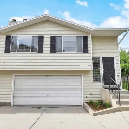 Family Friendly | Washer+Dryer | PlayStation Pro | Large Yard | Fast Wifi