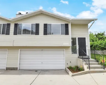 Family Friendly | Washer+Dryer | PlayStation Pro | Large Yard | Fast Wifi Hotels in Millcreek