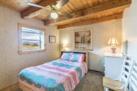 Spacious D-Log Cabin with Panoramic Mountain Views - Charming Getaway Hotels in Mineral County