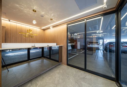 아산 호텔 어반브라운의 세련된 로비