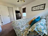 Stunning River Views and Cozy Comfort - Inviting Riverside Haven