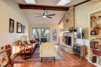 Charming Backyard Oasis and Cozy Living Space - Delightful Retreat