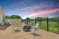 Private Oasis with Firepit and Stunning Views - Charming Cozy Retreat Hotels in Dripping Springs