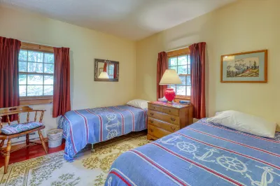 Dog-friendly & charming mountain chalet w/ fireplace