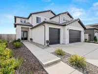 Brand New, Pool, Game Room, BBQ, 2 King Suites! - Homestays