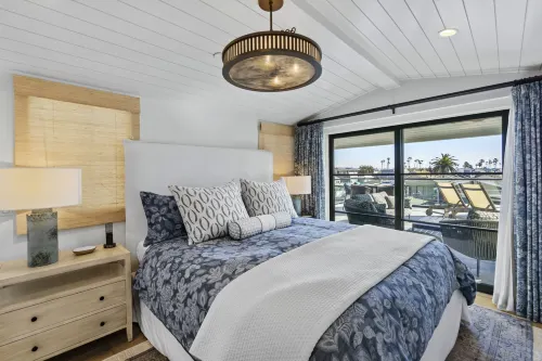 Ocean View Balcony and Rooftop BBQ - Stunning Coastal Retreat