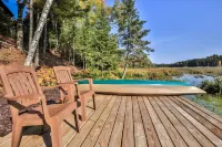 Secluded Lakefront Retreat - Private Deck, Cozy Cabin St. Germain住宿飯店