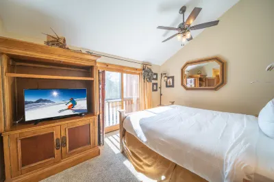 Cozy Fireplace and Stunning Balcony Views - Charming Mountain Retreat Hotels in Lakeside Village