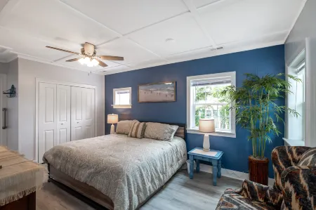 Secluded Retreat - WiFi, Fire pit, Outdoor Grill